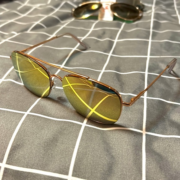 6 pair of sunglasses - buy as bundle or separate - Picture 8 of 14